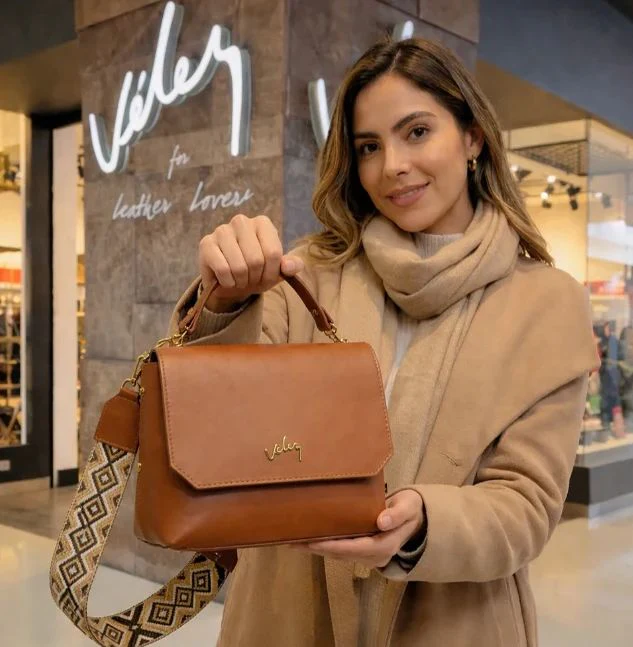 Carriel Vélez en Cuero Legítimo: Elegancia que Dura Años